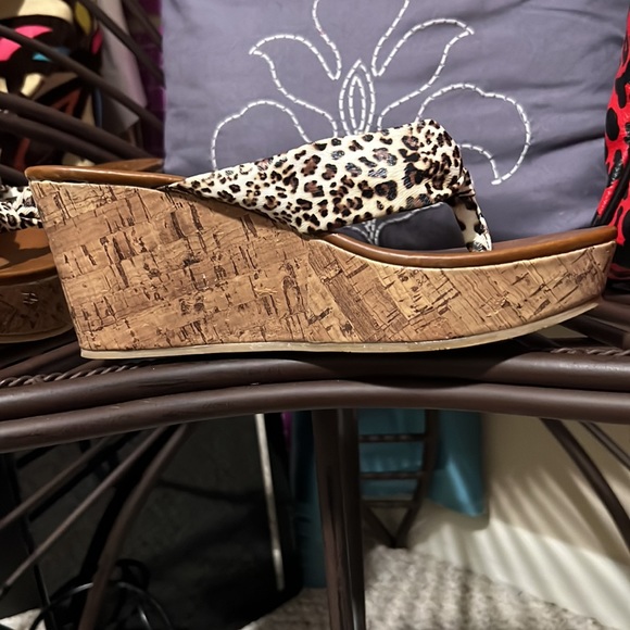 XOXO Leopard Print Sandals Sz 8 - Picture 4 of 9